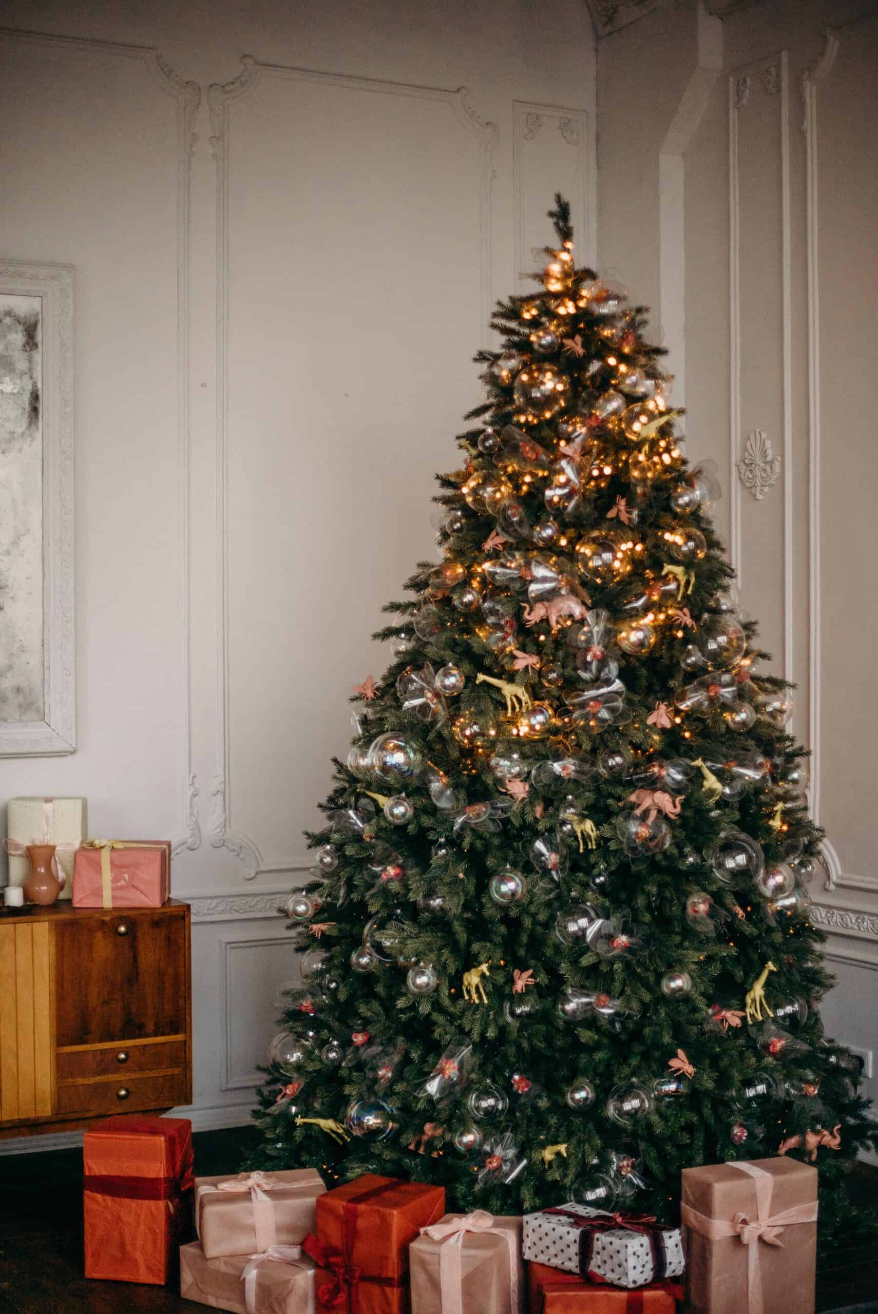 How to Organize Presents Under the Tree: Pro Christmas Ideas - Nestly Nifty